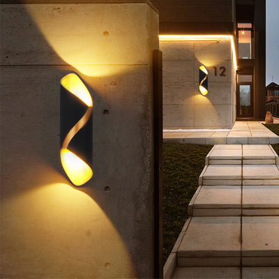 مصباح حائطي LED من الألومنيوم بتصميم منحني حديث وبسيط للكمبيوتر للاستخدام الخارجي 