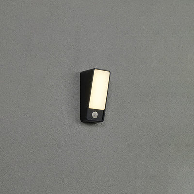 Moderne minimalistische gekippte Rechteck Aluminium LED Wandleuchte Lampe für Garten 