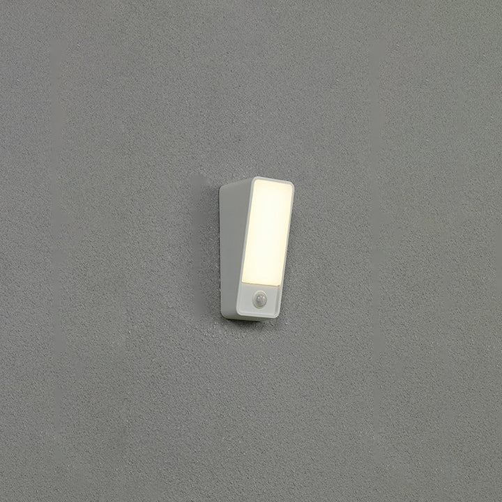 Moderne minimalistische gekippte Rechteck Aluminium LED Wandleuchte Lampe für Garten 