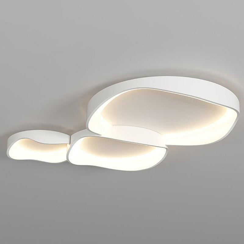 ضوء سقف LED مثبت بشكل مسطح مصنوع من الحديد والبلاستيك PVC مستدير غير منتظم بتصميم حديث وبسيط لغرفة النوم 