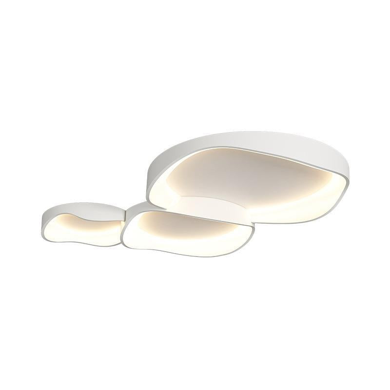 ضوء سقف LED مثبت بشكل مسطح مصنوع من الحديد والبلاستيك PVC مستدير غير منتظم بتصميم حديث وبسيط لغرفة النوم 