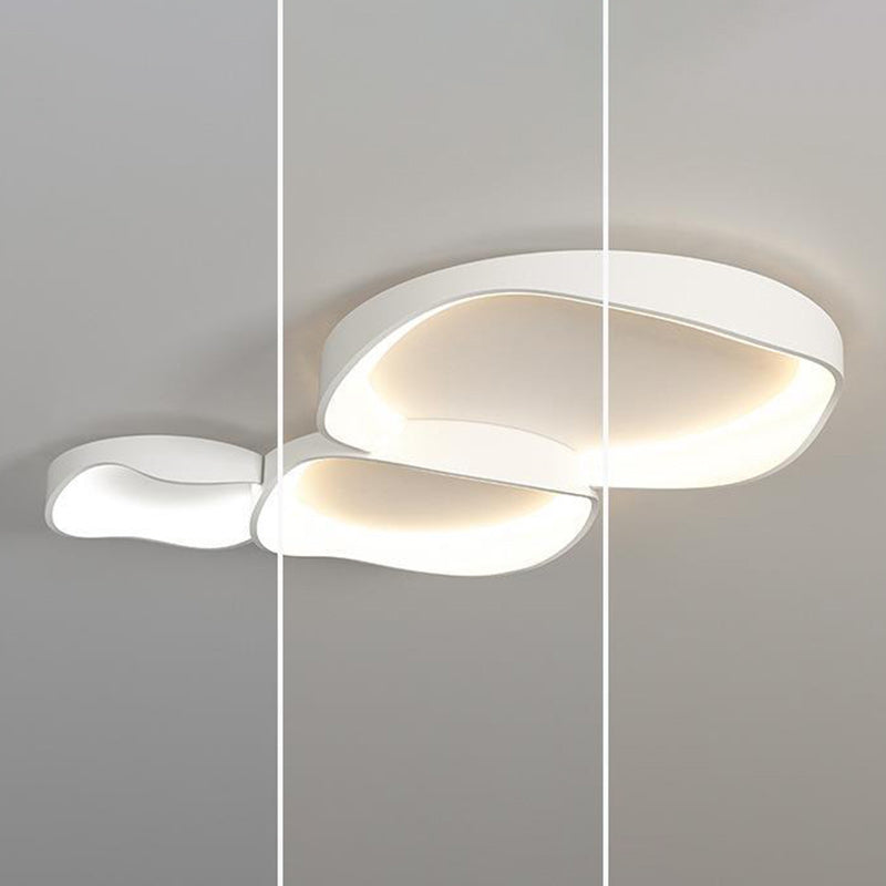 ضوء سقف LED مثبت بشكل مسطح مصنوع من الحديد والبلاستيك PVC مستدير غير منتظم بتصميم حديث وبسيط لغرفة النوم 