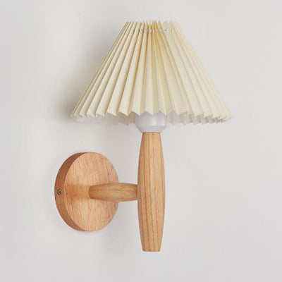 Applique murale moderne minimaliste à colonne plissée en bois avec un abat-jour plissé à 1 lumière pour salon 