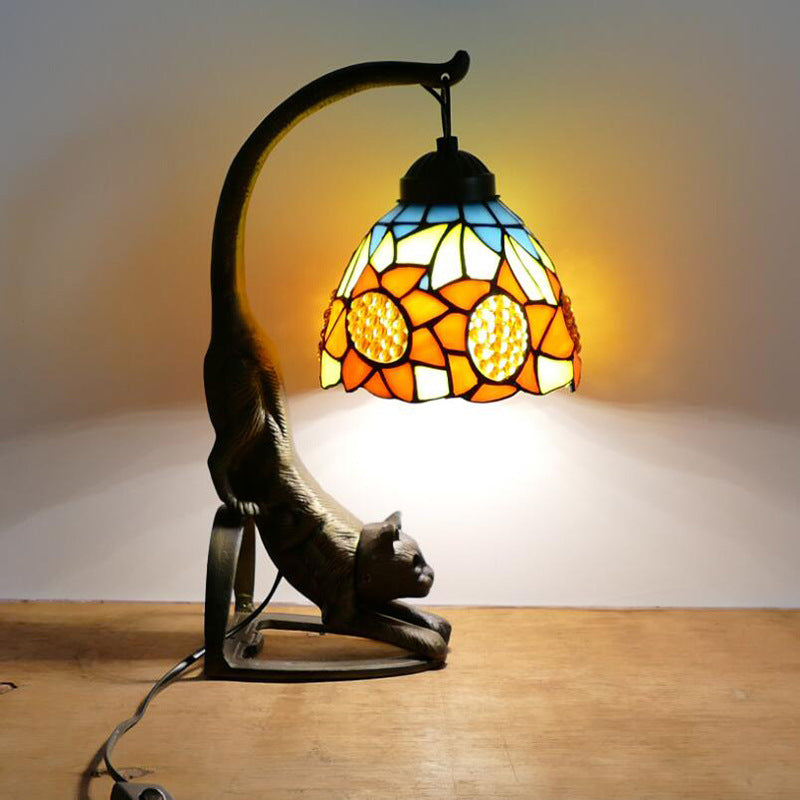Lampe de Table Traditionnelle Tiffany en Verre Rond à Fleurs Courbées avec Fer à 1 Lumière pour Salon 