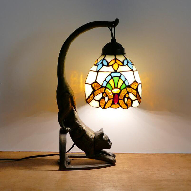 Lampe de Table Traditionnelle Tiffany en Verre Rond à Fleurs Courbées avec Fer à 1 Lumière pour Salon 