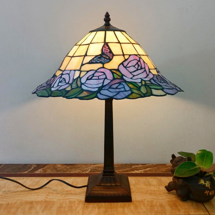 Lámpara de mesa tradicional Tiffany de 1 luz con pantalla cónica cuadrada de vidrio y resina para sala de estar 