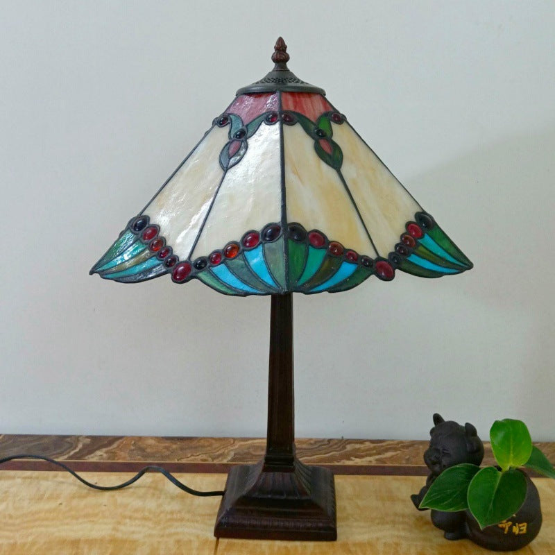 Lámpara de mesa tradicional Tiffany de 1 luz con pantalla cónica cuadrada de vidrio y resina para sala de estar 