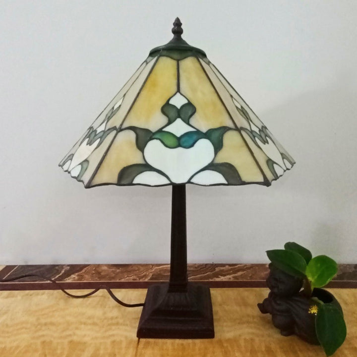 Lámpara de mesa tradicional Tiffany de 1 luz con pantalla cónica cuadrada de vidrio y resina para sala de estar 