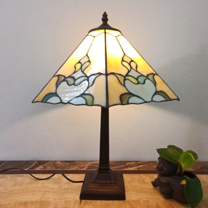 Lámpara de mesa tradicional Tiffany de 1 luz con pantalla cónica cuadrada de vidrio y resina para sala de estar 