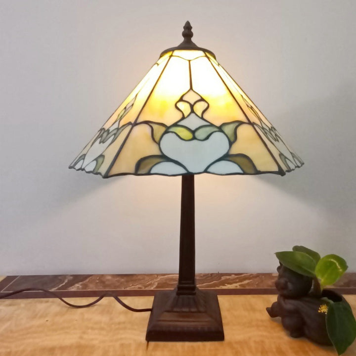 Lámpara de mesa tradicional Tiffany de 1 luz con pantalla cónica cuadrada de vidrio y resina para sala de estar 