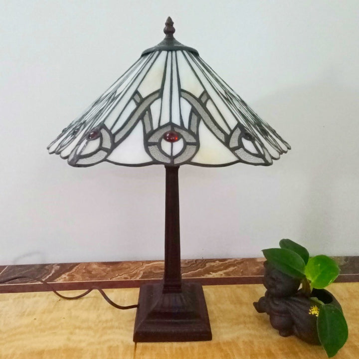 Lámpara de mesa tradicional Tiffany de 1 luz con pantalla cónica cuadrada de vidrio y resina para sala de estar 