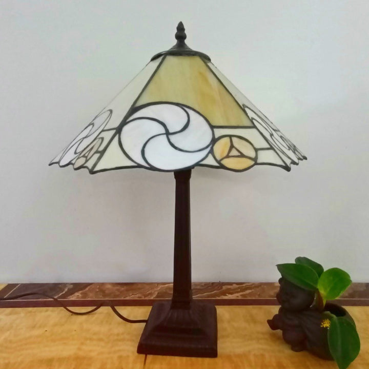 Lámpara de mesa tradicional Tiffany de 1 luz con pantalla cónica cuadrada de vidrio y resina para sala de estar 