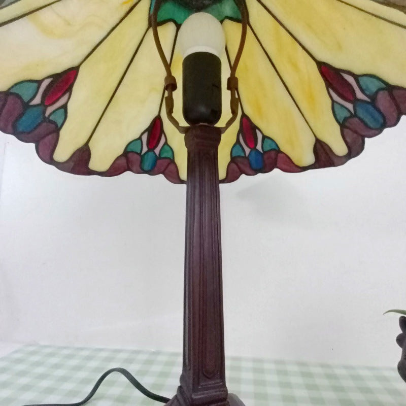 Lámpara de mesa tradicional Tiffany de 1 luz con pantalla cónica cuadrada de vidrio y resina para sala de estar 