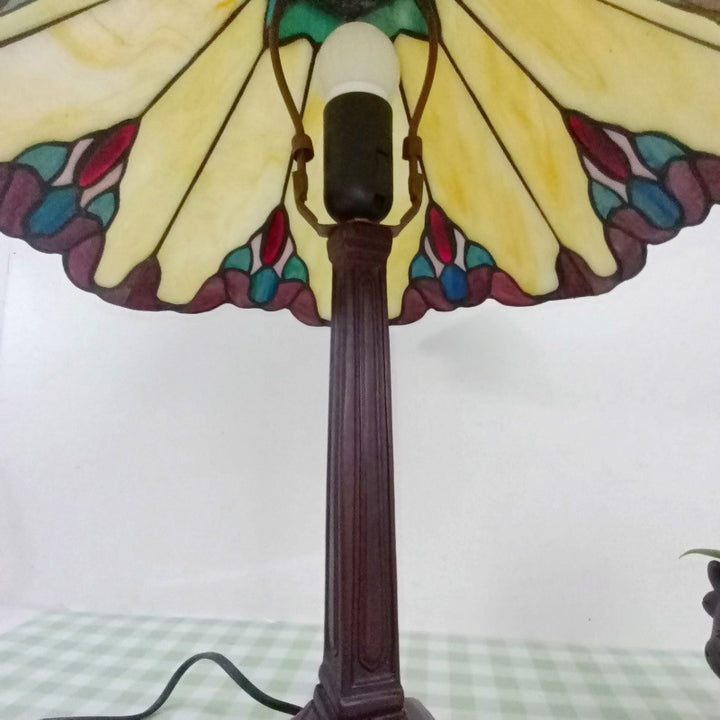 Lámpara de mesa tradicional Tiffany de 1 luz con pantalla cónica cuadrada de vidrio y resina para sala de estar 