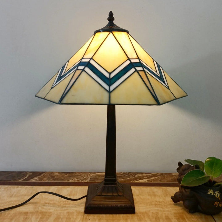 Lámpara de mesa tradicional Tiffany de 1 luz con pantalla cónica cuadrada de vidrio y resina para sala de estar 