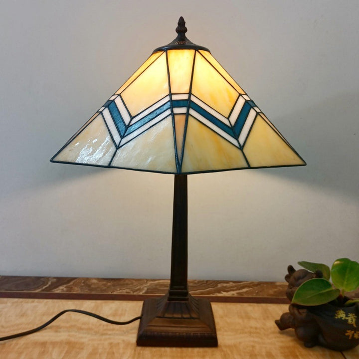 Lámpara de mesa tradicional Tiffany de 1 luz con pantalla cónica cuadrada de vidrio y resina para sala de estar 