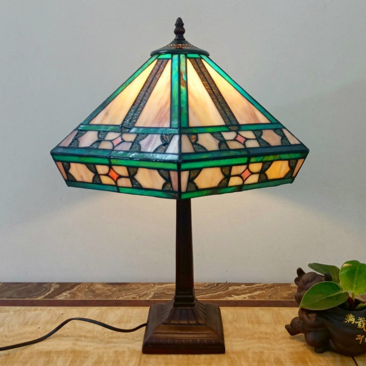 Lámpara de mesa tradicional Tiffany de 1 luz con pantalla cónica cuadrada de vidrio y resina para sala de estar 