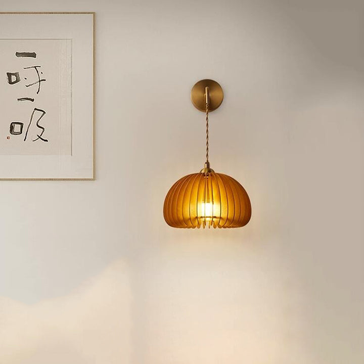 Lampe murale à 1 lumière en laiton avec cylindre rond en bois de tilleul et citrouille japonaise traditionnelle pour salon 