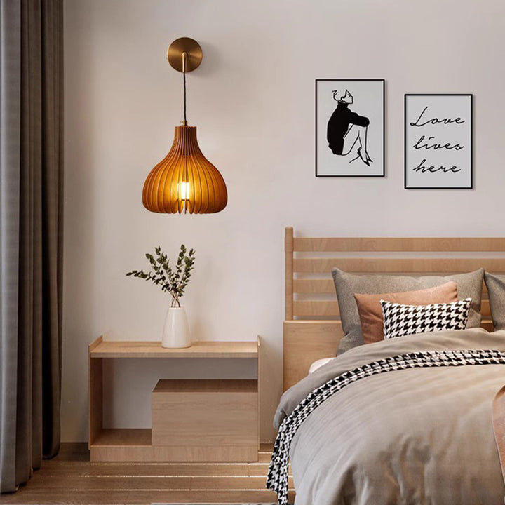 Applique murale 1 lumière en forme de tête d'oignon japonaise traditionnelle en bois de tilleul rond et cuivre pour chambre à coucher 