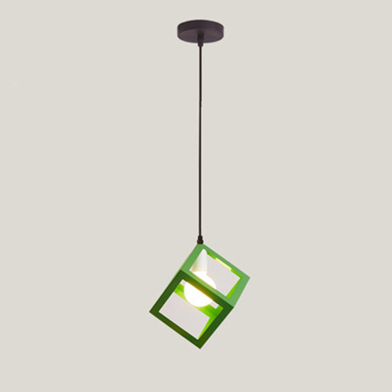 Suspension lumineuse à 1 lumière en fer squelette triangle carré industriel contemporain pour salon 
