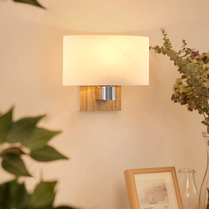 Zeitgenössische skandinavische Orb Runde Glas Holz Metall 1-Licht Wandleuchte Lampe für Wohnzimmer 