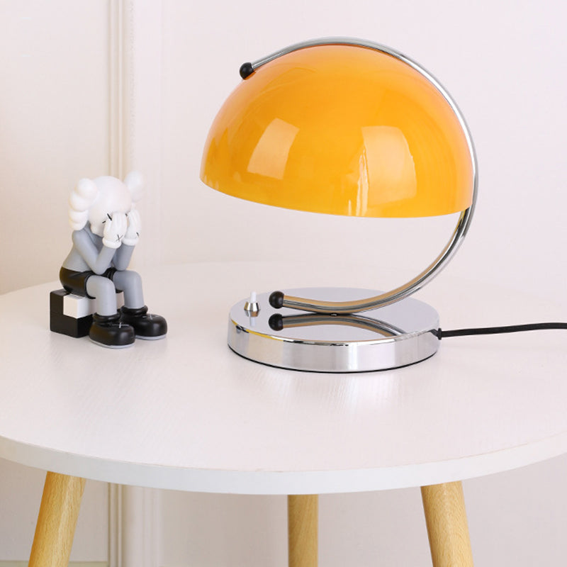 Lampe de table contemporaine nordique en verre courbé en demi-cercle en fer à 1 lumière pour chambre à coucher 