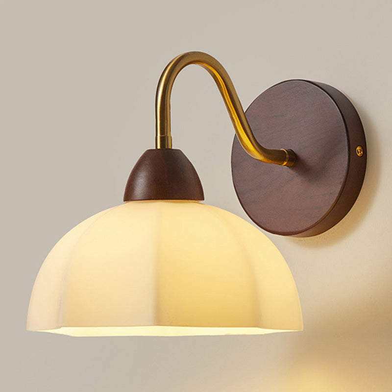 Applique murale 1 lumière en bois de frêne avec verre plissé demi-rond vintage traditionnel pour chambre 