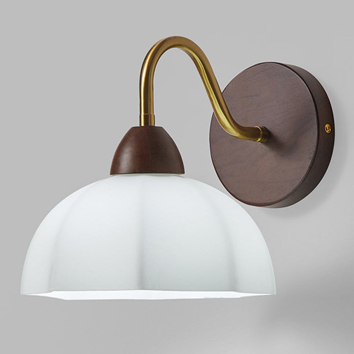 Applique murale 1 lumière en bois de frêne avec verre plissé demi-rond vintage traditionnel pour chambre 