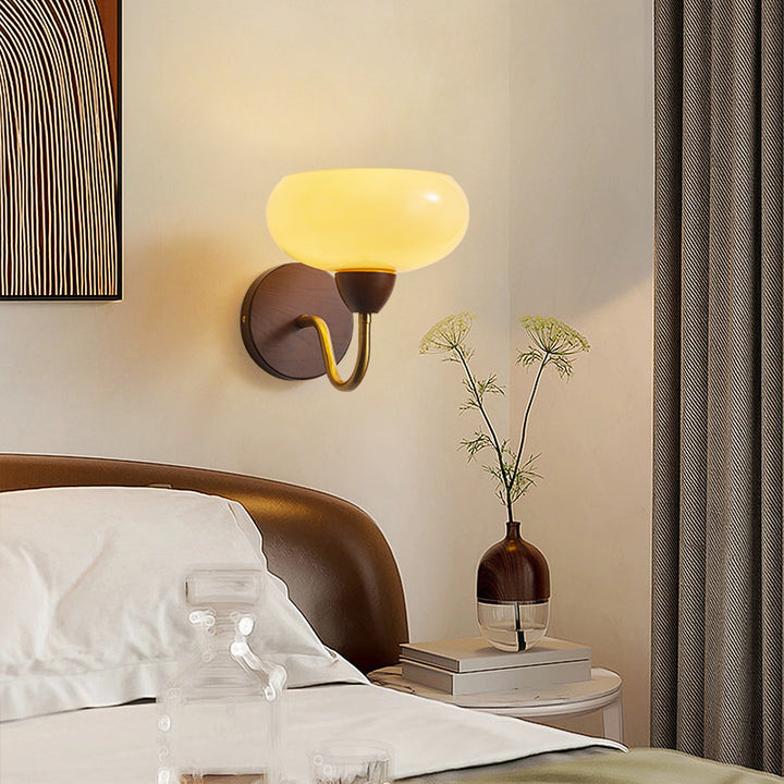 Applique murale 1 lumière en bois de frêne avec verre plissé demi-rond vintage traditionnel pour chambre 