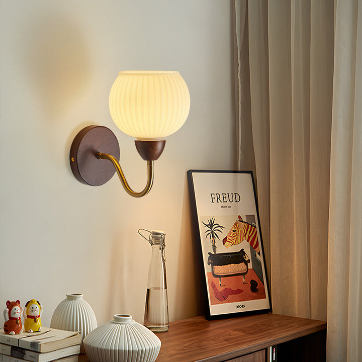 Applique murale 1 lumière en bois de frêne avec verre plissé demi-rond vintage traditionnel pour chambre 