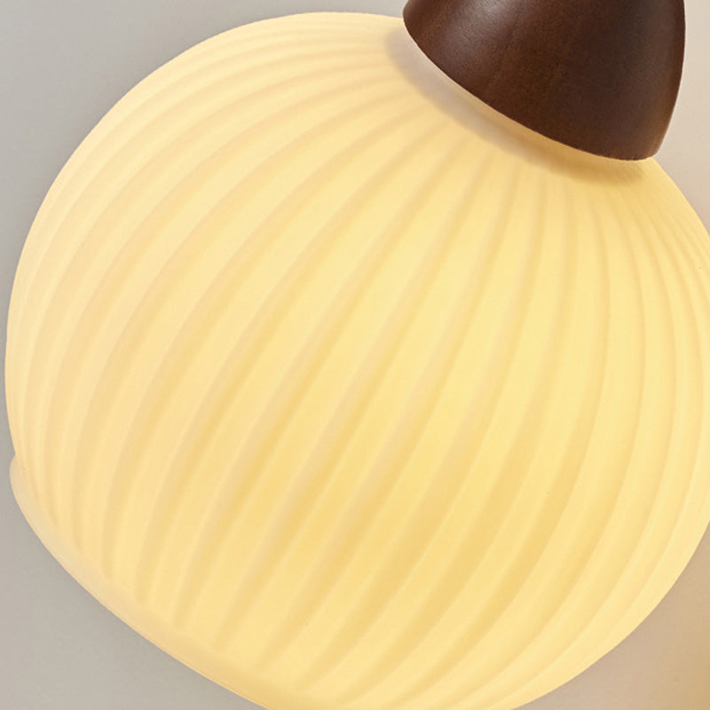 Applique murale 1 lumière en bois de frêne avec verre plissé demi-rond vintage traditionnel pour chambre 