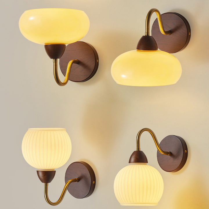 Applique murale 1 lumière en bois de frêne avec verre plissé demi-rond vintage traditionnel pour chambre 