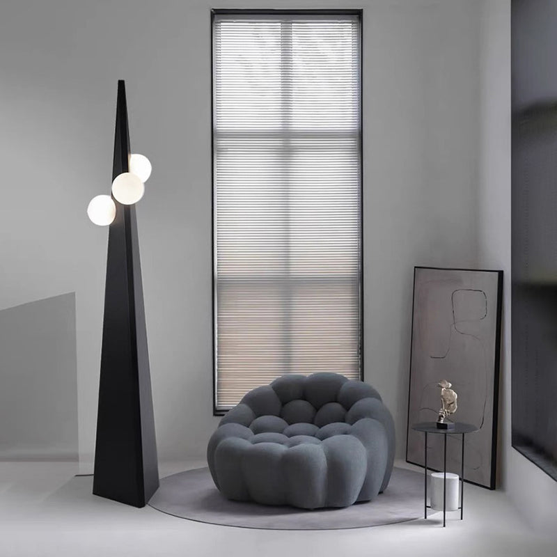 Lámpara de pie moderna minimalista de cono triangular con frijol mágico de vidrio y hierro de 3 luces para sala de estar 