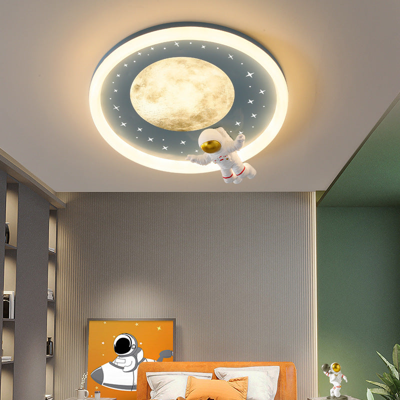 ضوء سقف LED مثبت بشكل مسطح من الأكريليك والحديد للأطفال بأسلوب آرت ديكو الحديث بتصميم كوكب رائد فضاء لغرفة النوم 