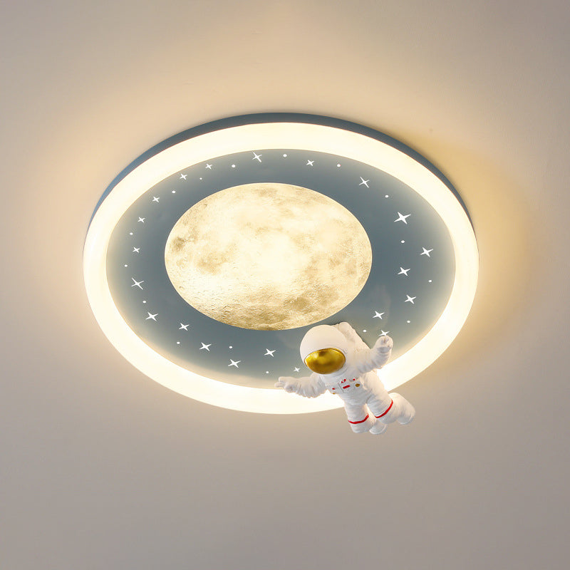 ضوء سقف LED مثبت بشكل مسطح من الأكريليك والحديد للأطفال بأسلوب آرت ديكو الحديث بتصميم كوكب رائد فضاء لغرفة النوم 