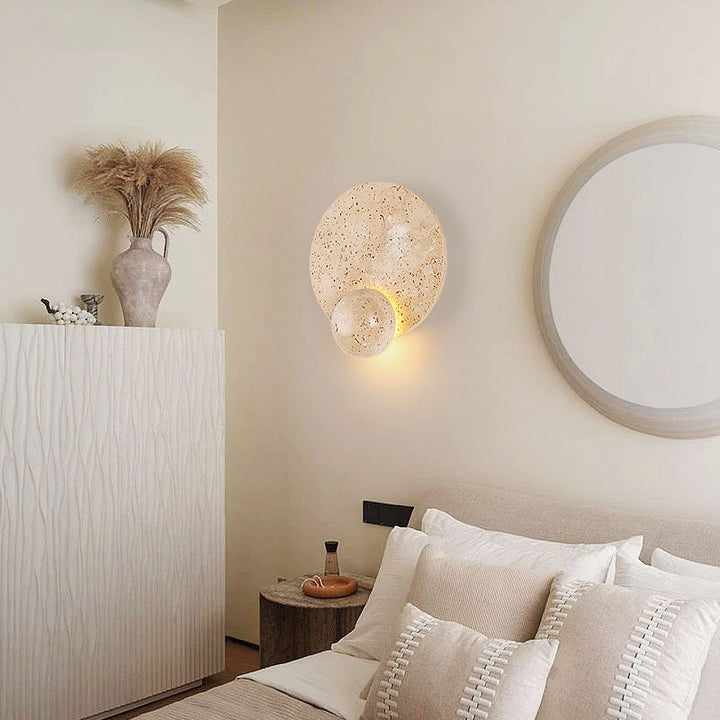 Applique murale LED contemporaine scandinave ronde en travertin jaune pour salon 