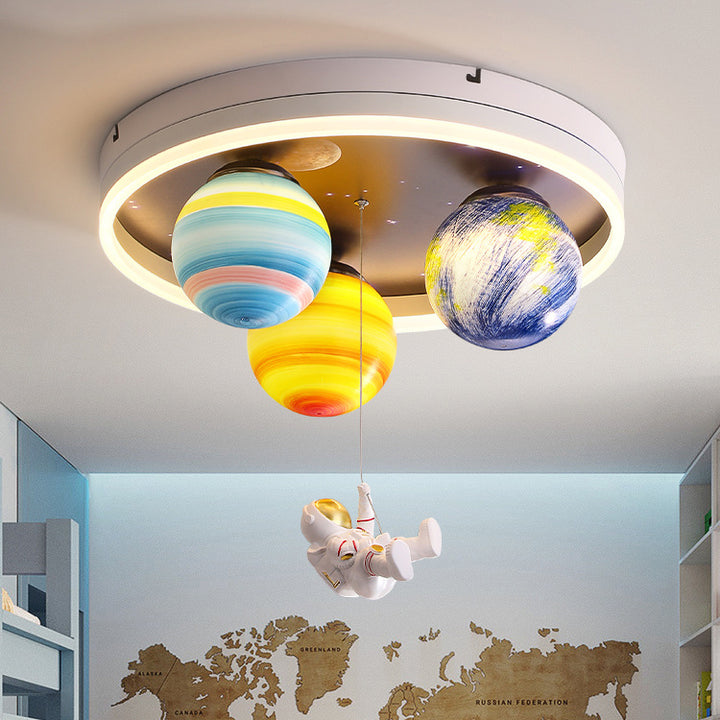 Luz de techo LED empotrada redonda de resina acrílica e hierro para dormitorio de astronauta planetario infantil de estilo Art Deco moderno 