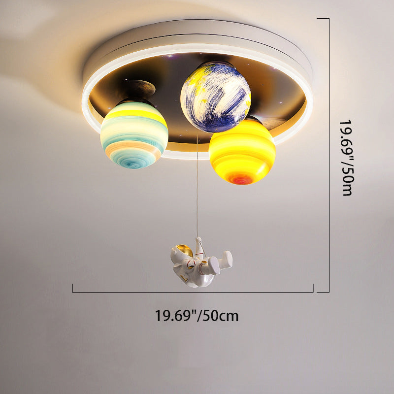 Moderne Art Deco Kinderplanet Astronaut Runde Acrylharz Eisen LED Deckenleuchte für Schlafzimmer 