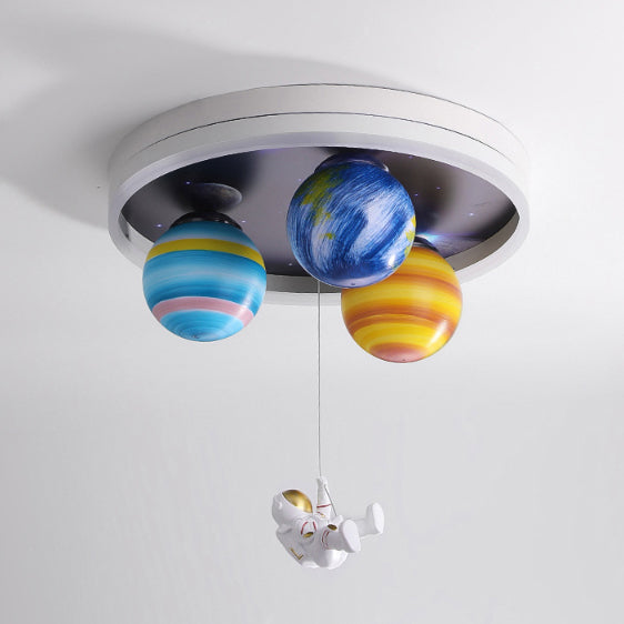 Moderne Art Deco Kinderplanet Astronaut Runde Acrylharz Eisen LED Deckenleuchte für Schlafzimmer 