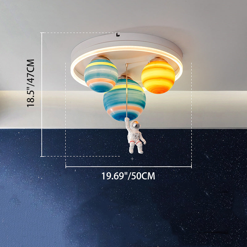 Moderne Art Deco Kinderplanet Astronaut Runde Harz Eisen LED Deckenleuchte für Wohnzimmer 