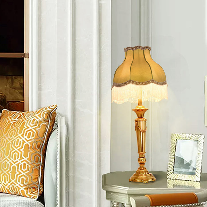 Traditionelle französische Fransenrunde Zylinderstoff Messing 1-Licht Tischlampe für Wohnzimmer 