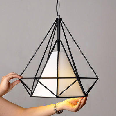 Zeitgenössische industrielle dreieckige Kegel-prismatische Stoffeisen 1-Licht Pendelleuchte für das Wohnzimmer 