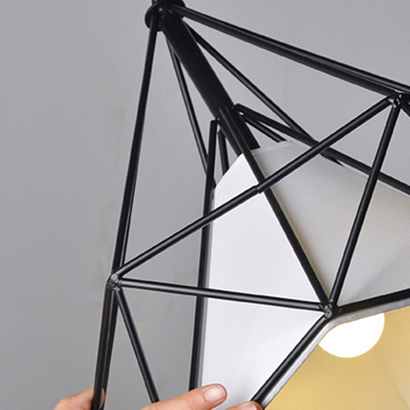 Zeitgenössische industrielle dreieckige Kegel-prismatische Stoffeisen 1-Licht Pendelleuchte für das Wohnzimmer 