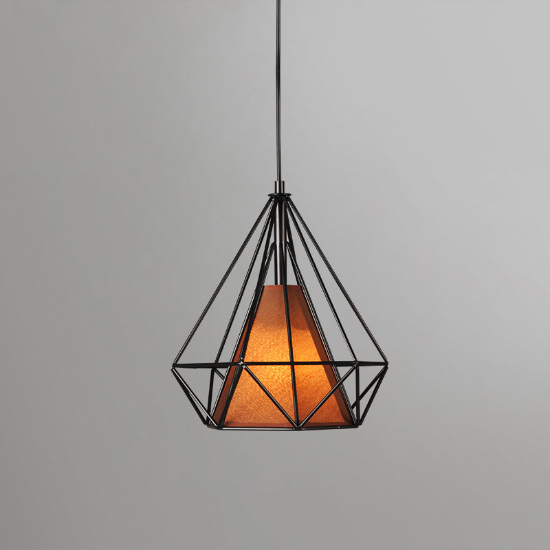 Zeitgenössische industrielle dreieckige Kegel-prismatische Stoffeisen 1-Licht Pendelleuchte für das Wohnzimmer 
