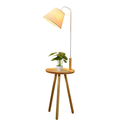 Lampe de sol contemporaine scandinave en tissu, fer, bois, à un éclairage, avec forme de triangle, cône, ronde pour salon 