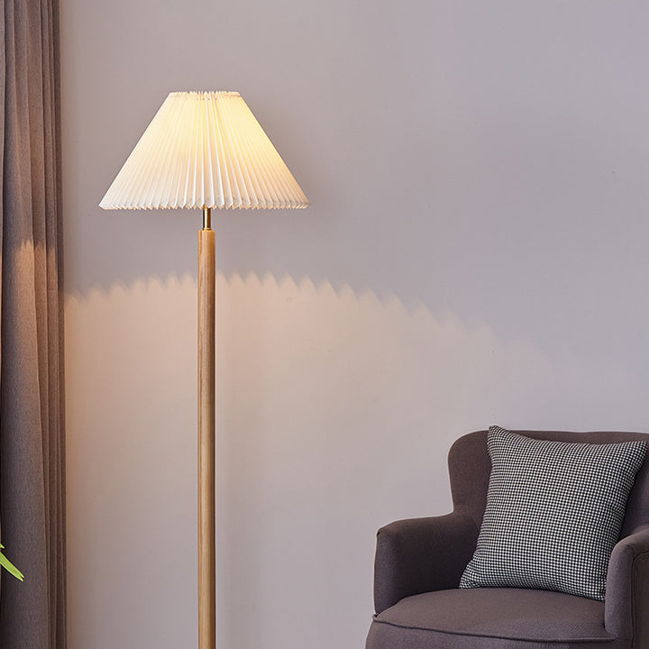 Lámpara de pie de 1 luz de madera de fresno y latón con pantalla cónica plisada de algodón y lino vintage tradicional para sala de estar 