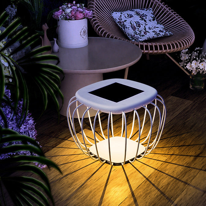 Paysage extérieur LED carré creux minimaliste moderne solaire étanche PE fer pour patio extérieur 