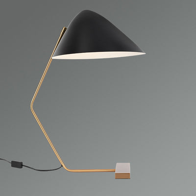 Zeitgenössische kreative konische rechteckige gebogene Eisen-Messing 1-Licht Tischlampe für das Schlafzimmer 