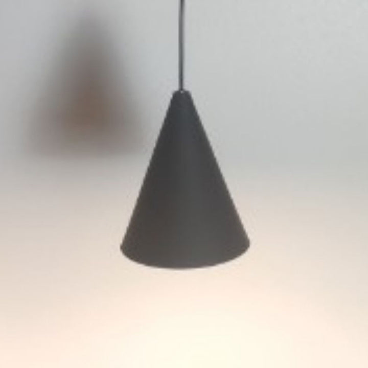 Zeitgenössische skandinavische wellenförmige Linie konische Eisen-Aluminium 1-Licht Pendelleuchte für Wohnzimmer 