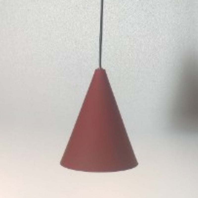 Zeitgenössische skandinavische wellenförmige Linie konische Eisen-Aluminium 1-Licht Pendelleuchte für Wohnzimmer 